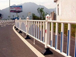 道路护栏的主要功能有哪些？
