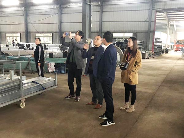 中骏控股集团领导莅临指导