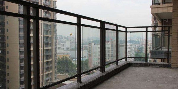 锌钢阳台护栏安装后松动的原因有哪些？