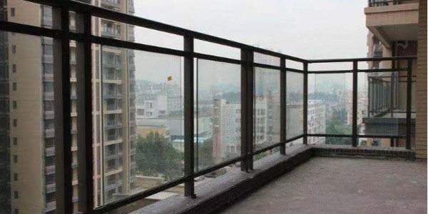 阳台玻璃护栏如何正确安装？