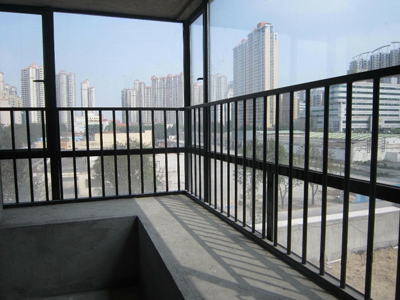 阳台栏杆